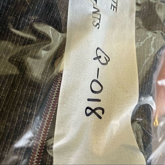 Tommy Bahama Reversible Heather Gray / Charcoal 1/4 Zip Top in Size Small - Picture 7 of 7